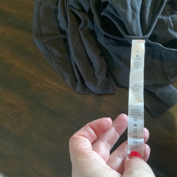 Lululemon Long Sleeve Black Shirt with back cut out, size 6, worn once - Picture 3 of 4